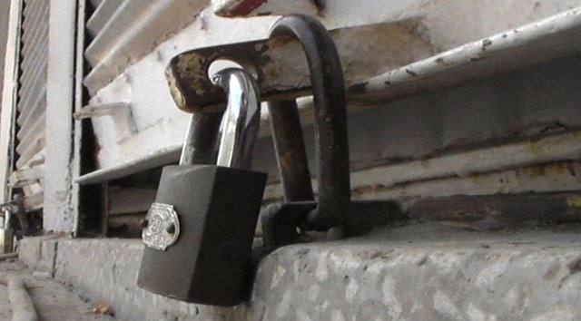 Alpay: Küçük esnaf zor durumda