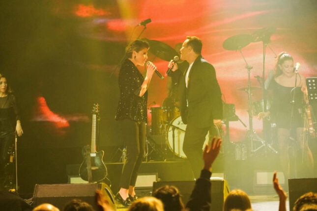 KONSERDE SÜRPRİZ İKİLİ