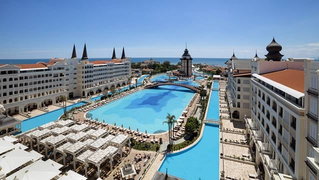 UNUTULMAZ ANILAR VE COŞKULU BİR BAŞLANGIÇLA  2024’E TITANIC HOTELS’DE GİRİN