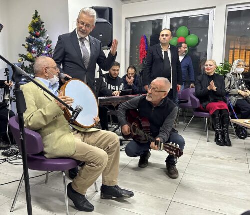 HUZUREVİNDE YENİ YIL COŞKUSU