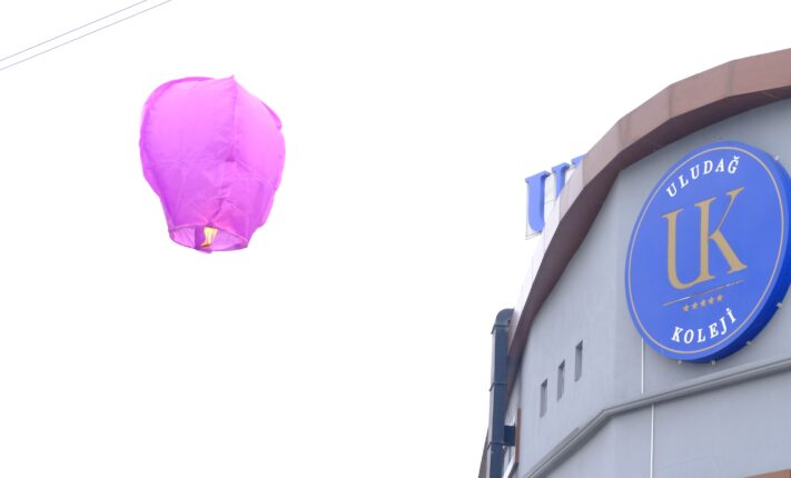 ULUDAĞ KOLEJİ ÖĞRENCİLERİ ALPER GEZERAVCI’YA MESAJ GÖNDERDİ