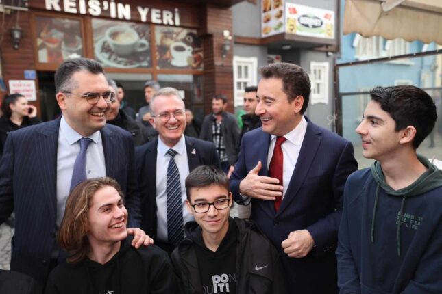 Kahraman, Bursa’nın sorunlarına çözüm getiriyor.