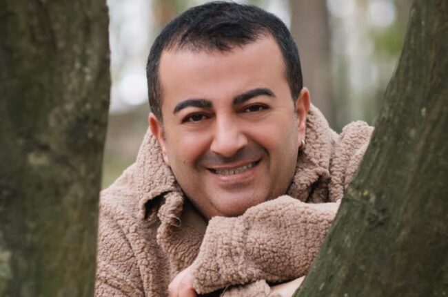 ANIL ALAN VANLI GENÇLERLE KUCAKLAŞACAK