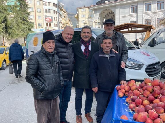 Şükrü Deviren’e Pazarda Büyük Teveccüh
