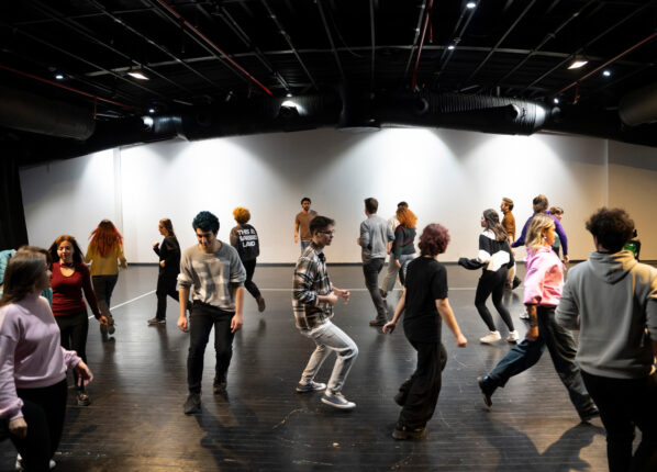 NİLÜFER GENÇLİK TİYATROSU YENİ EKİPLE YENİ DÖNEME BAŞLADI