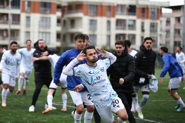 NİLÜFER BELEDİYE FSK İLK YARIYI LİDER BİTİRDİ