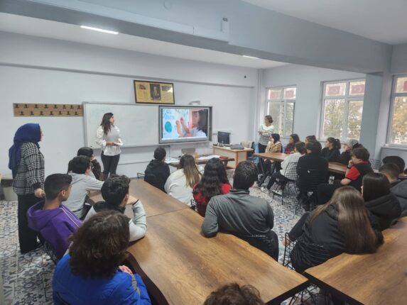 EĞİTİMDE “HAREZMİ MODELİ” YILDIRIM MESLEKİ VE TEKNİK ANADOLU LİSESİNDE UYGULAMAYA GEÇTİ