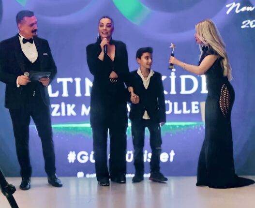 BARIŞ GÜLAY SOSYAL MEDYADA EN ÇOK PAYLAŞILAN ROCK SANATÇISI