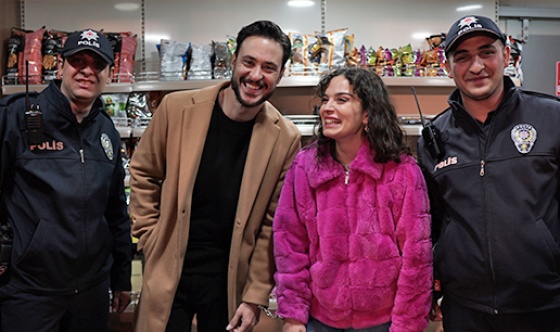 ASLI BEKİROĞLU ROMANLARA ÖNYARGI BU FİLMLE YIKILACAK