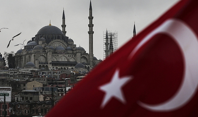 Ezan, Allah’ın huzurunda saf durmaya, diri olmaya çağırır!