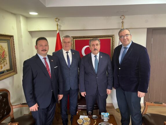 Destici’nin yeni danışmanı M.Kemalpasalı Ceyhan İnci oldu