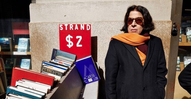 KENDİNE ÖZGÜ, İRONİK, “KÜSTAH” ve KOMİK DİLİYLE FRAN LEBOWITZ’İN YAZILARINDAN DERLENEN “FRAN LEBOWITZ KİTABI” RAFLARDA!