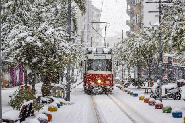 Türkiye’de Kar Yağınca En Çok Dinlenen Şarkı: Nilüfer’den “Her Yerde Kar Var”