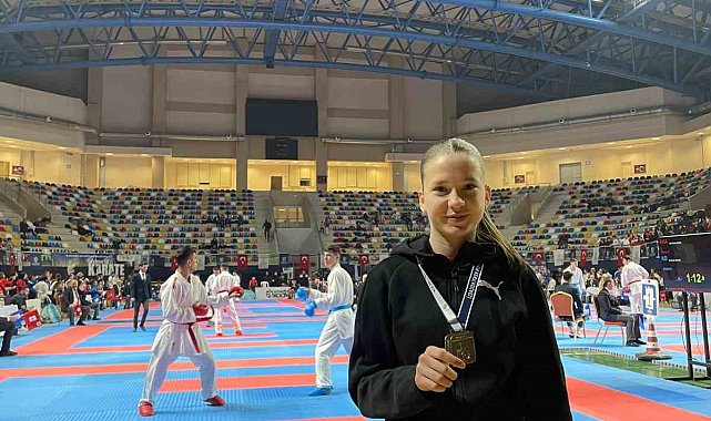 NİLÜFERLİ KARATECİLERDEN 2’Sİ ALTIN 3 MADALYA