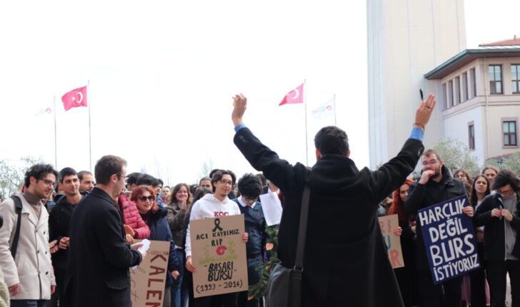 Koç Üniversitesi’nde sular durulmuyor, öğrenciler ayaklandı!