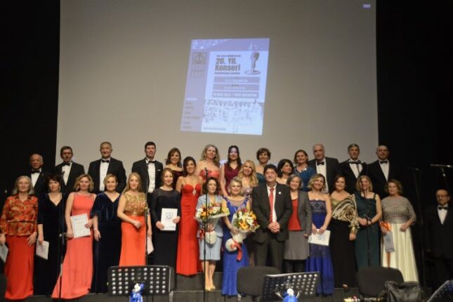 TMMOB Makina Mühendisleri Odası Bursa Şubesinde plaket töreni ve TSM 20. yılı özel konseri gerçekleştirildi