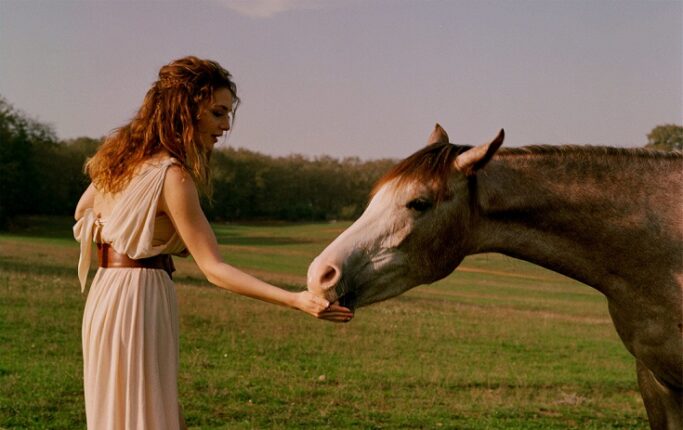 SERRA ARITÜRK’ÜN YENİ TEKLİSİ ‘YALNIZLIK HİKAYESİ’