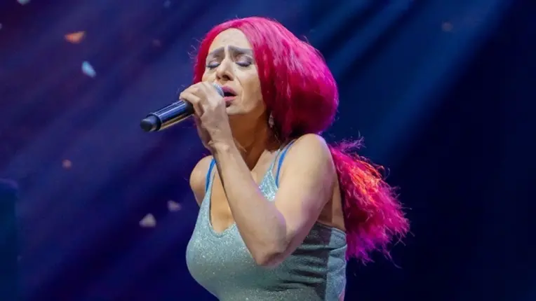 AŞK ŞARKILARININ KRALİÇESİ YILDIZ TİLBE CAHİDE PALAZZO’DA SAHNE ALDI