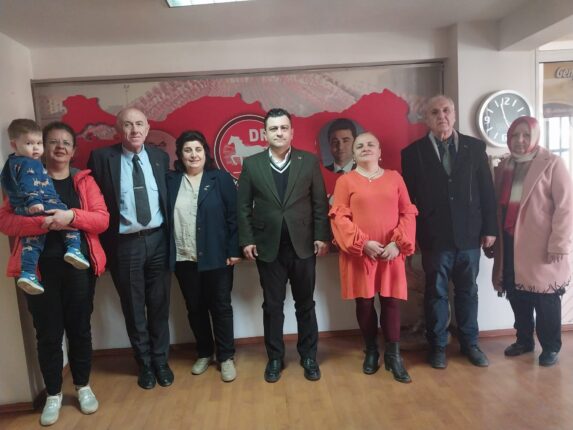 Demokratlara Muhtardan Ziyaret! “Bursa’nın Kalbini Değiştireceğiz!”