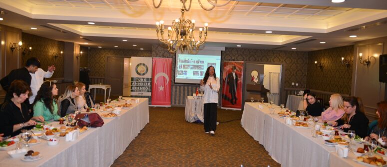 Annelerden mesaj var; BAŞARABILIRSINIZ ÇÜNKÜ KADINSINIZ!