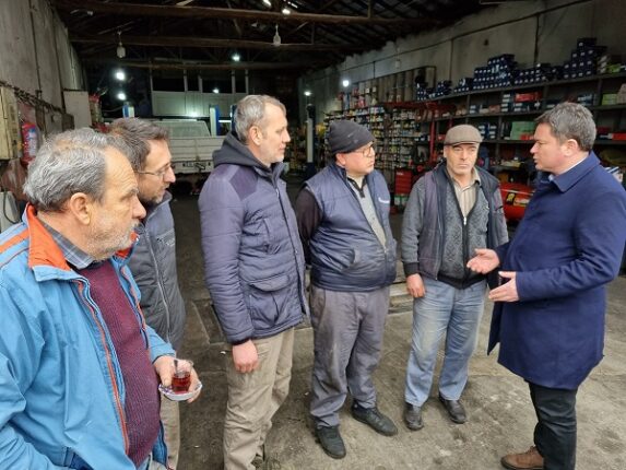 ERKAN AYDIN’DAN KENTSEL DÖNÜŞÜM MAĞDURU OTO TAMİRCİLERİNE DESTEK
