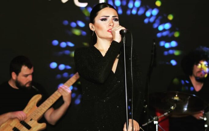 DUYGU KUTLU 5 GÜN SAHNEDE