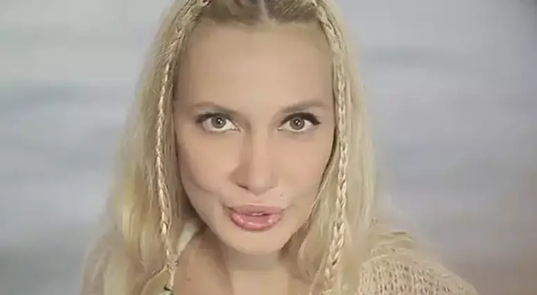 GÖKÇE Türk sanat müziğine kendi yorumunu kattığı ALA GÖKÇE serisinin ilk ürününü yayınlıyor