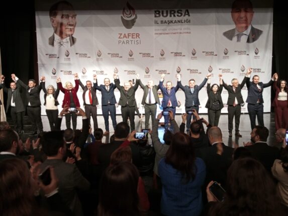 Atatürk çizgisinde Türk milliyetçiliğine, Türkiye Cumhuriyeti Devleti’ni yeniden inşa etmek üzere geliyoruz.