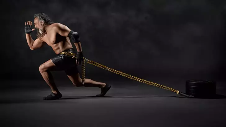 Monaco Chain by Sözer’in altın zincir serisinin kampanya yüzü ünlü oyuncu Selim Bayraktar oldu