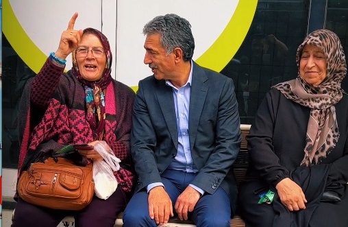 Şükrü Deviren Orhangazi Caddesi esnafını ziyaret etti.