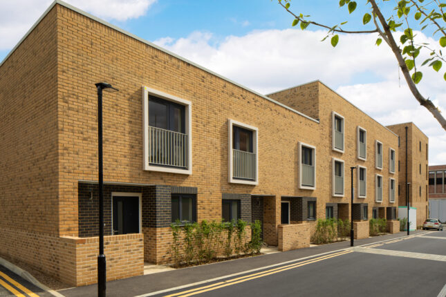 Güneybatı Londra’nın Popüler ve Varlıklı Semtı̇nde Yenı̇ Bı̇r Müstakil Ev Satın Almak içı̇n Eşı̇ne Az Rastlanır Bı̇r Fırsat