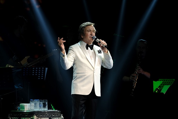 EROL EVGİN’DEN AŞK ŞARKILARI