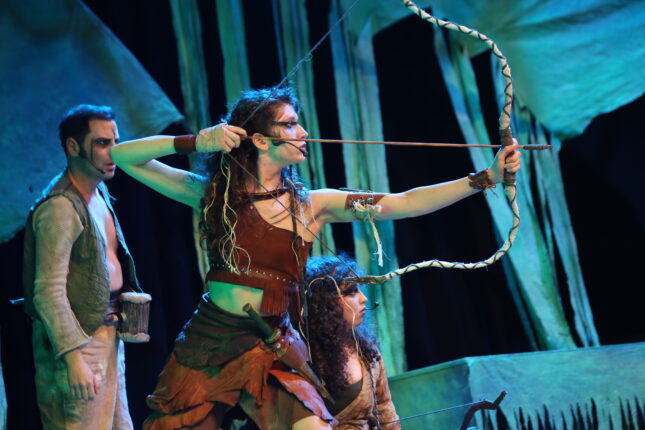 “BATAKLIK” MÜZİKALİ İLK GÖSTERİMİNDE AYAKTA ALKIŞLADI