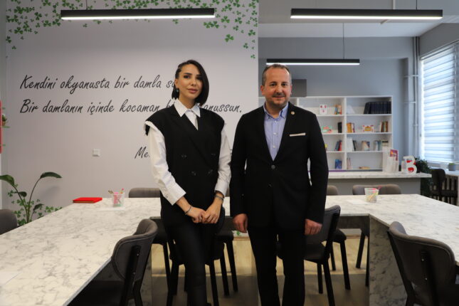 Sabiha Köstem Ortaokulu Öğrencilerine Yeni Kütüphane