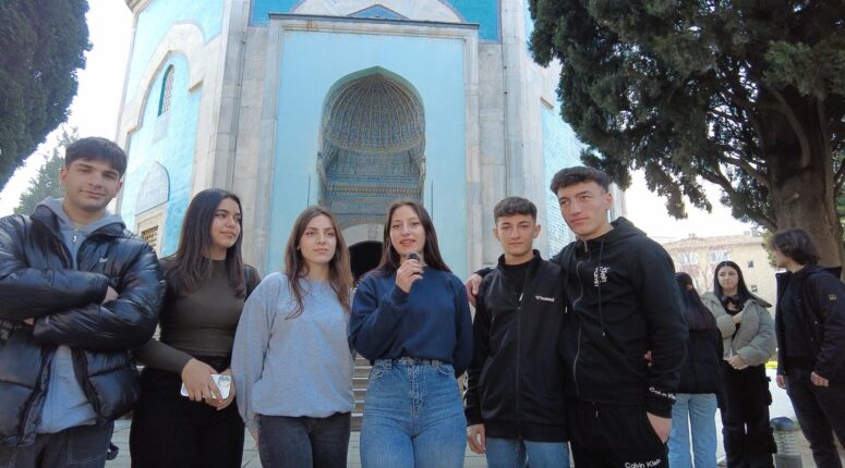 GÜRSULU GENÇLER BURSA TARİHİNİ KEŞFEDİYOR