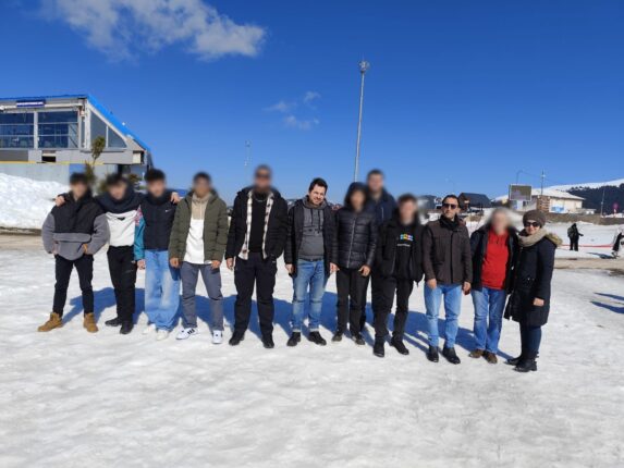 Suça sürüklenen çocukların Uludağ mutluluğu