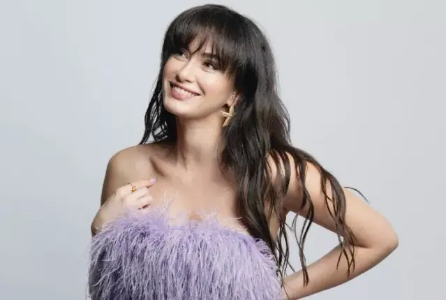 HANDE DOĞANDEMİR, 13 ŞUBAT YALNIZLAR GÜNÜ’NDE SOSYAL VİDEO PLATFORMU gather-in’DE YALNIZLAR İÇİN “YALNIZLAR MEYHANESİ” KURUYOR!