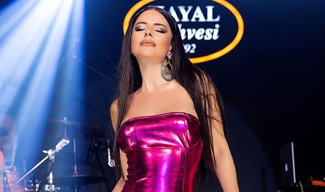 İZMİR’DE SİMGE İZDİHAMI