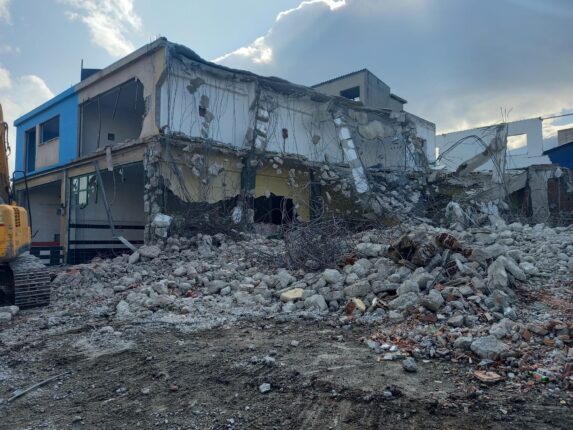 KOSAB Çifte Kamulaştırma Mağdurlarının Mülklerine Pandemide Çöküp Yıktılar! “Bizim Sesimizi Duyacak Bir Helal Süt Emmiş Kurum Yok mu!”