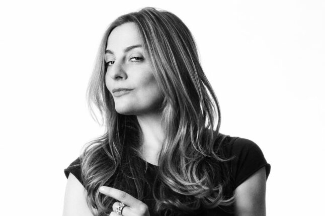 Lesli Karavil, Şubat ve Mart ayında sahnede!