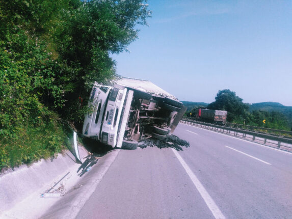 ÖMER’LERİ KARIŞTIRANLAR ORHANGAZİ’YE CEHENNEMİ YAŞATIYOR