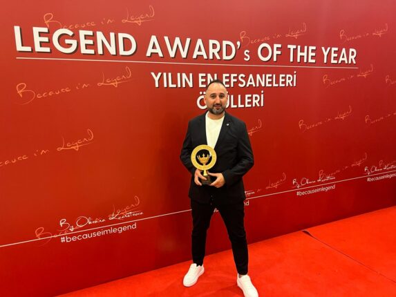 Uur Demirow performansıyla ödülü kaptı!