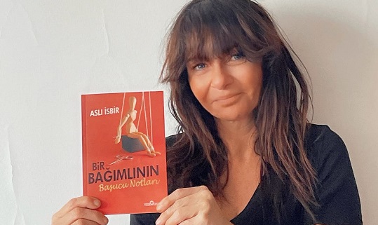 Eski Bir Bağımlının İlk Kitabı , Tüm Bağımlılıklarınızı Alıp Götürecek Aslı İsbir’in “BİR BAĞIMLININ BAŞUCU NOTLARI KİTABI” Yayınladı