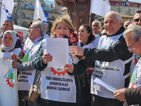 “BIÇAK KEMİKTE “