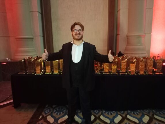 Tenor Sedat Can Öztoprak performansıyla ödülü kaptı!