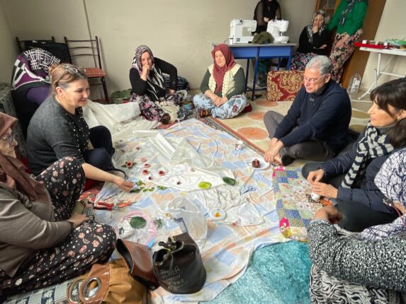 DENİZ DALGIÇ EŞİTLİK POLİTİKA BELGESİNİ İMZALADI     DENİZ DALGIÇ’TAN EŞİTLİK SÖZÜ