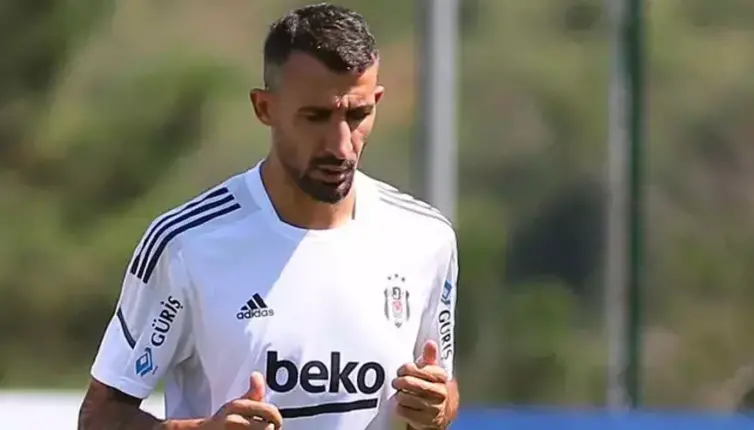 DOWN SENDROMLULAR İÇİN VERDİĞİ İFTARDA SANAT VE SPOR DÜNYASINI BULUŞTURDU