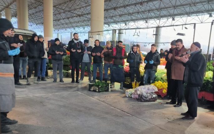 Şefikoğlu, Esnaf ve Vatandaşların Sorunlarını Dinledi