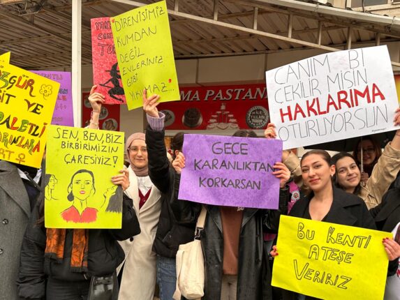 8 MART GEMLİK’DE COŞKUYLA KUTLANDI