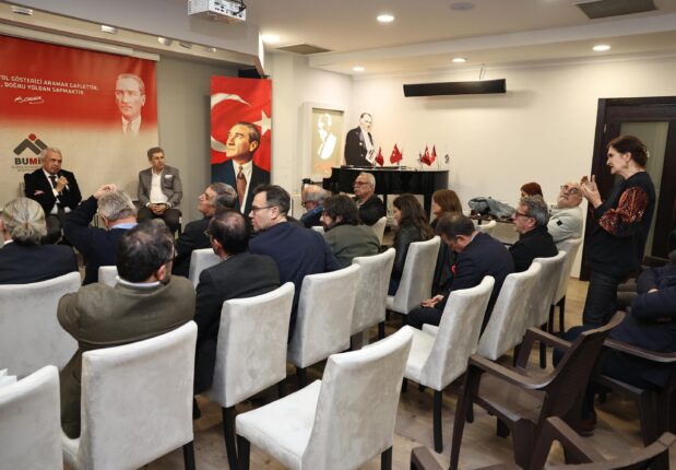 Şadi Özdemir: Bursa’da yüksek teknoloji sanayisine geçilmeli